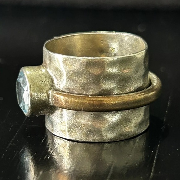 Topaz gem stone aquamarine hammered silver and brass ring - Picture 5 of 15